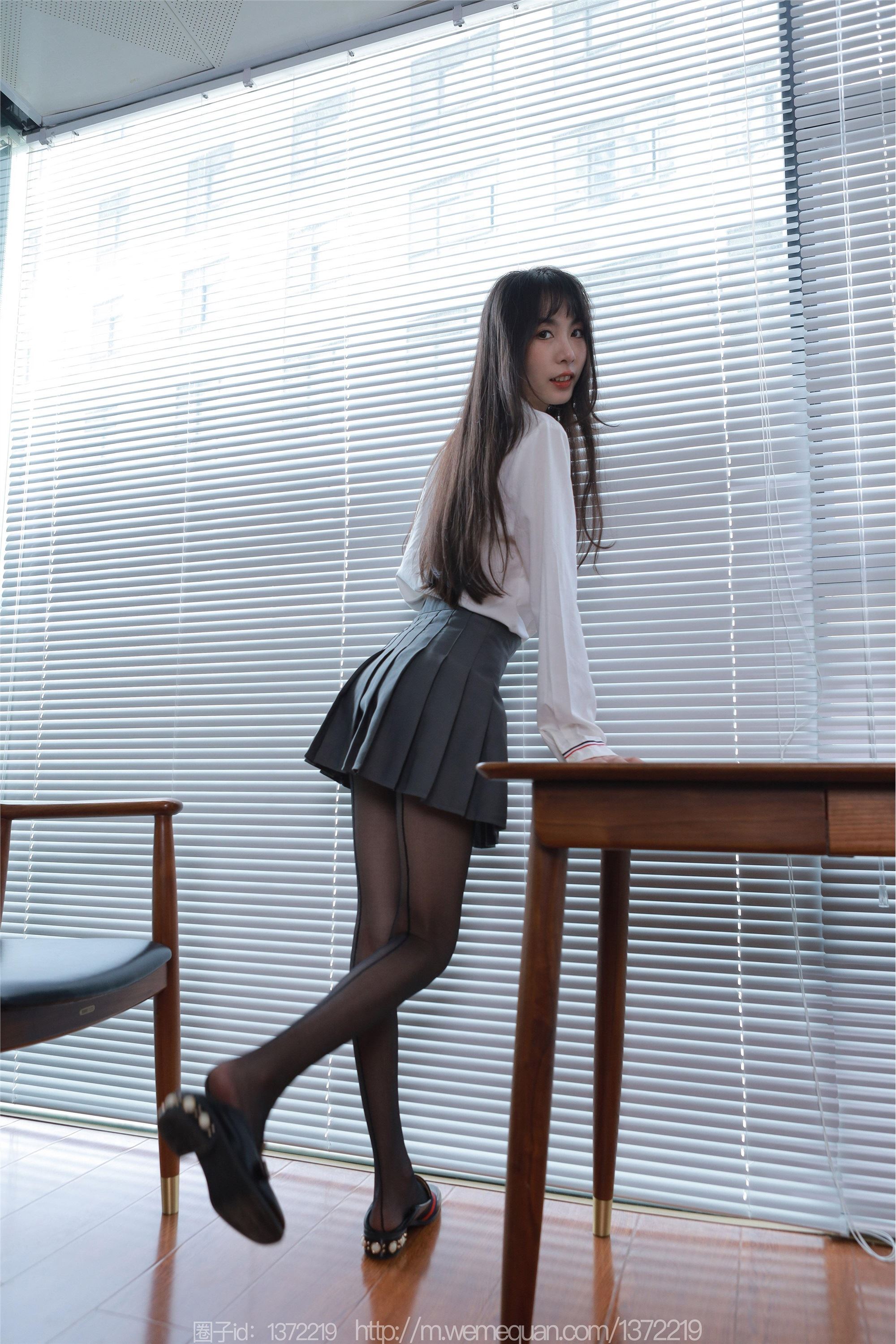 IESS异思趣向  2023.09.18 丝享家 1536 团团《长腿百褶裙》